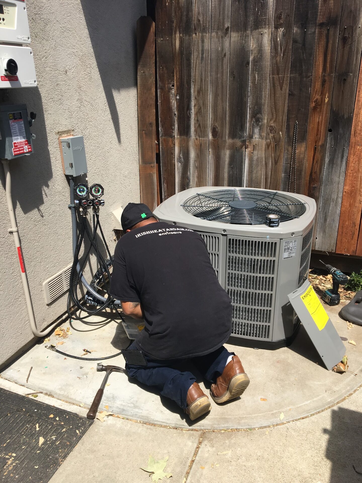 HVAC contractor in Escalon, CA repairs air conditioning blower fan